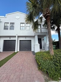 Building Photo - Packwood Townhomes