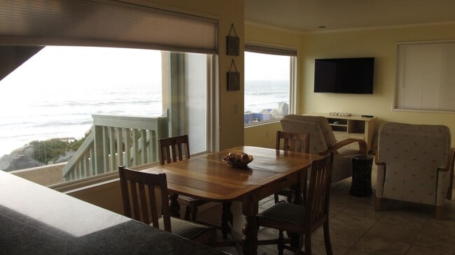 Building Photo - FOR SALE/ OCEAN FRONT/ $825K