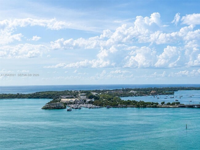 Building Photo - 1300 Brickell Bay Dr
