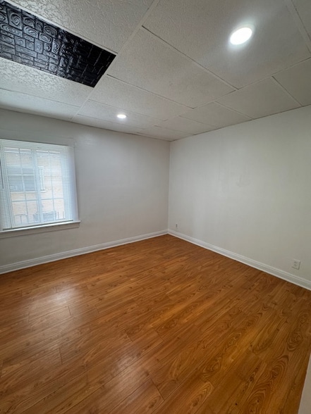 Building Photo - 1434 W 22nd St