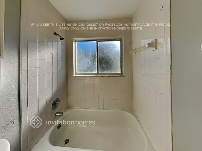Building Photo - 10424 Autumnwood Dr