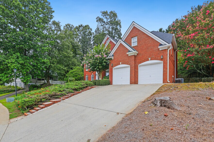 Building Photo - 1452 Crown Ter