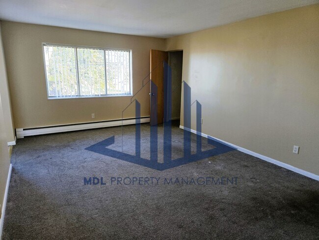 Building Photo - 2215 Weiss St