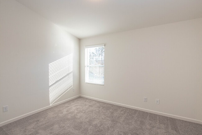 Building Photo - BEAUTIFUL 2 Bedroom End Unit Townhome in Cox Mill District AVAILABLE NOW