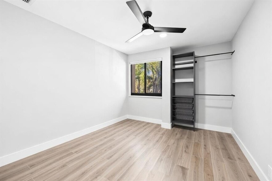 Building Photo - 340 City View Dr