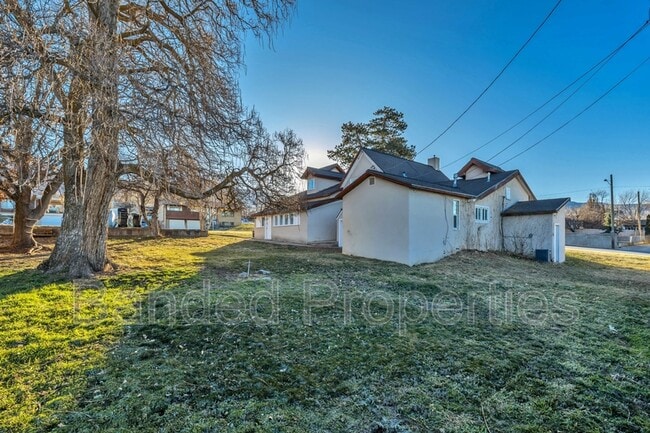 Building Photo - 741 E Center St