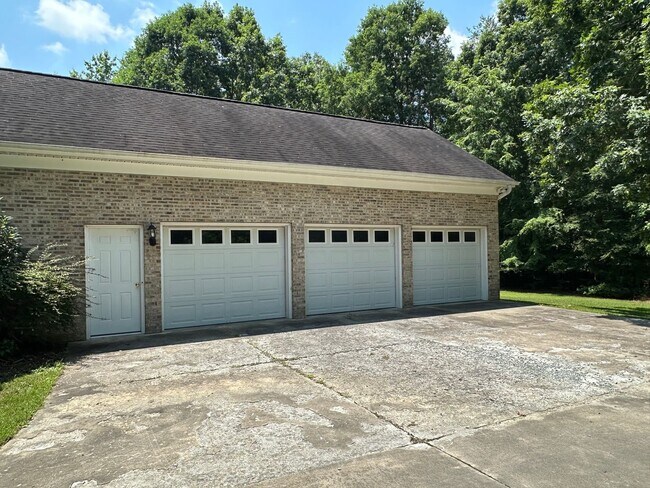 Building Photo - Burlington / Guilford County
