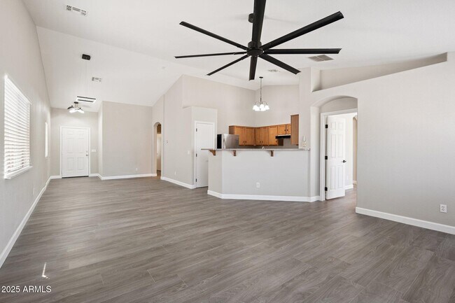 Building Photo - 5409 S 10th Ave