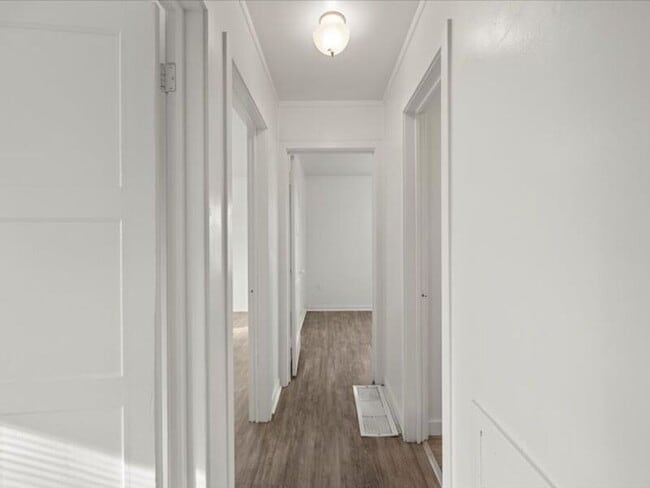 Building Photo - 710 Van Giesen