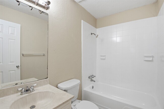 Building Photo - 6122 S Greenpark Dr