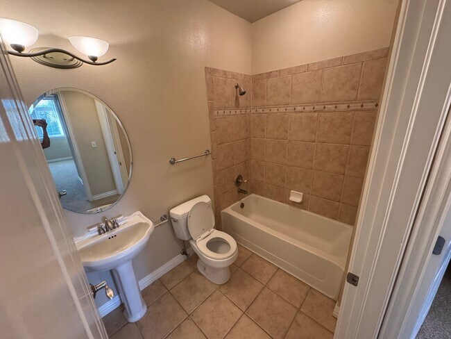 Building Photo - 2 bed/2 bath 4th Floor Unit in Cherry Creek! Covered Parking & Laundry Included!