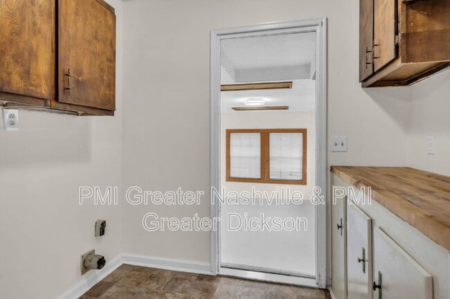 Building Photo - 3153 E Lake Dr