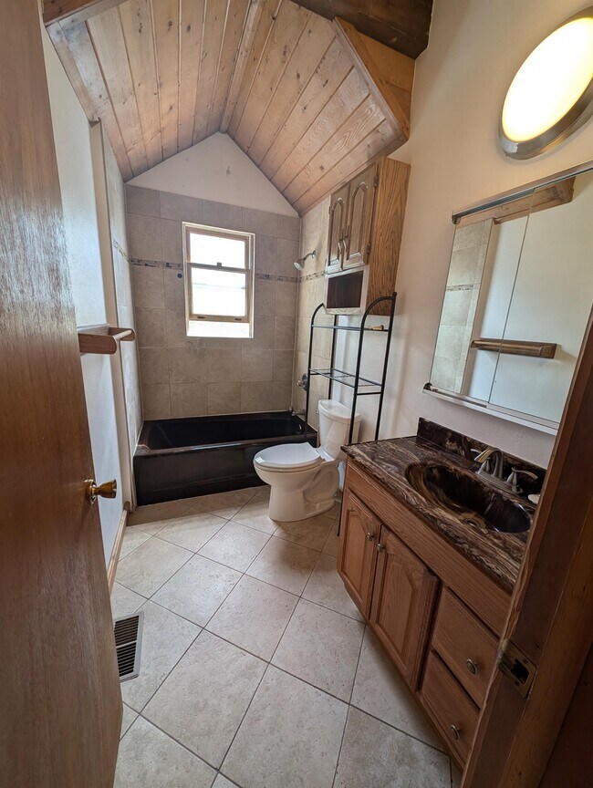 Building Photo - 3137 Ridge Rd