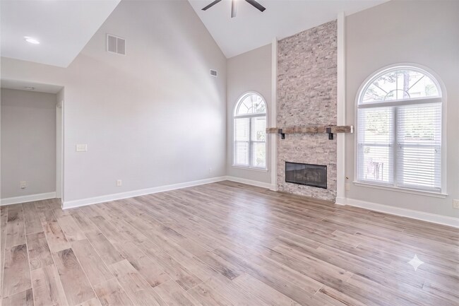 Building Photo - Beautiful in Buford!