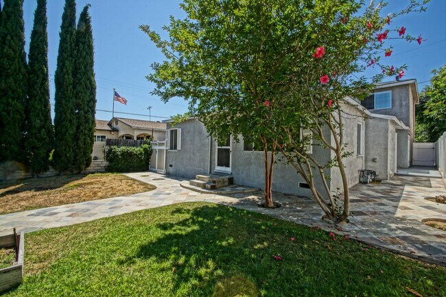 Building Photo - 1x 3906-3908