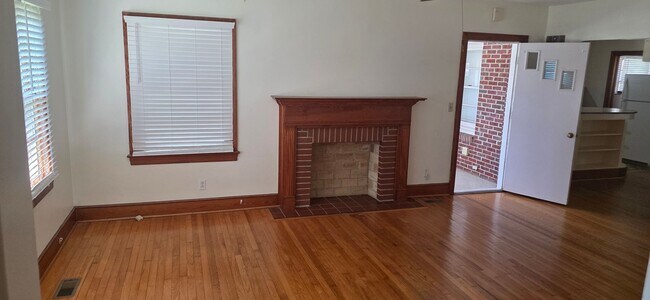 Building Photo - 603 S McNair St