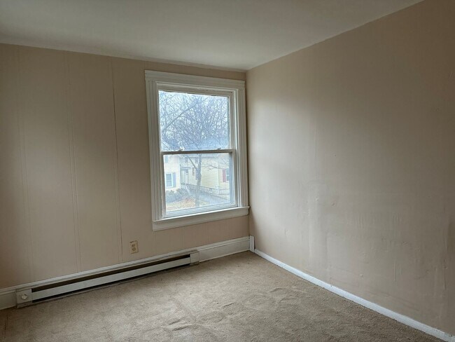 Building Photo - 337 Magnolia St
