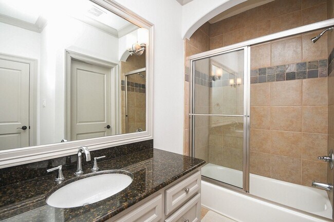 Building Photo - 2702 Tudor Manor