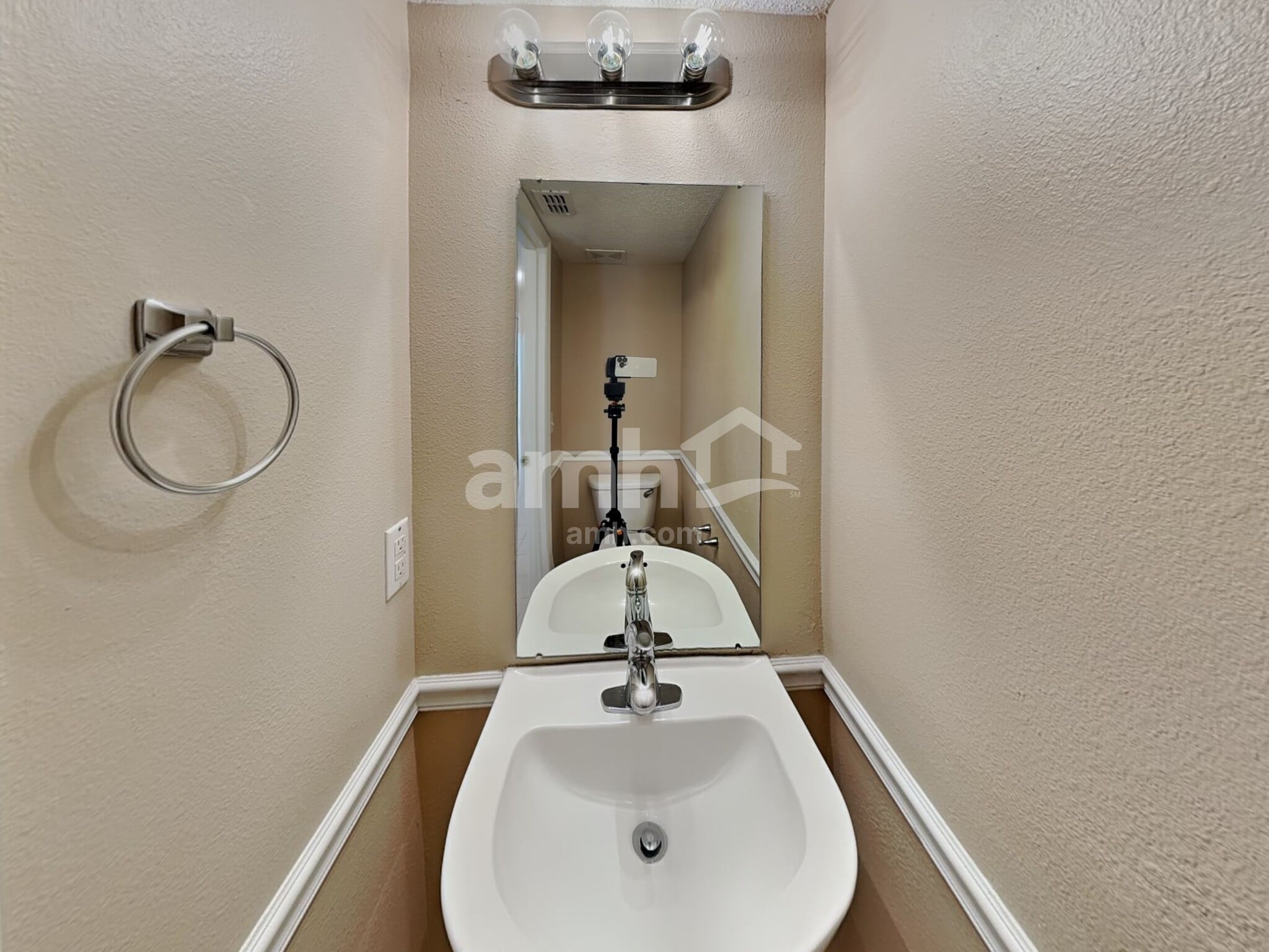 Building Photo - 1019 Brenton Leaf Dr