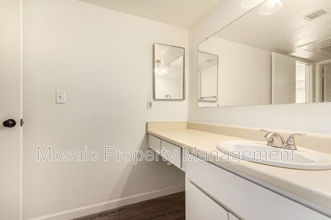 Building Photo - 4444 E Paradise Village Pkwy N