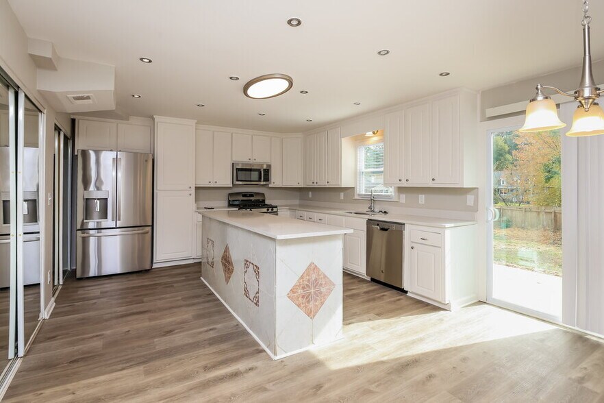 Building Photo - 649 Edwards Ct