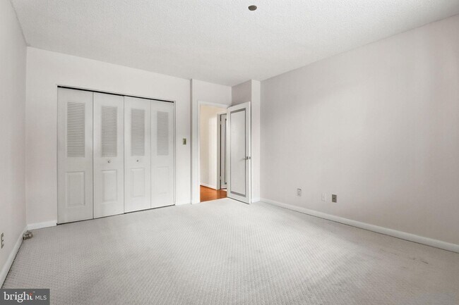 Building Photo - 3709 S George Mason Dr