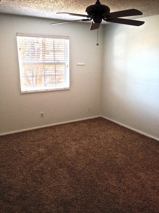 Building Photo - Charming Updated One Bedroom Apartment In North Boulder!