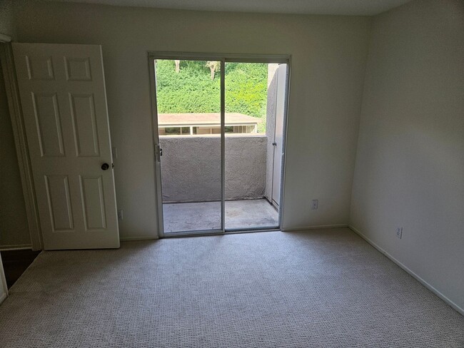 Building Photo - Wonderful 2 Bedroom 2 Bathroom Upper Level...