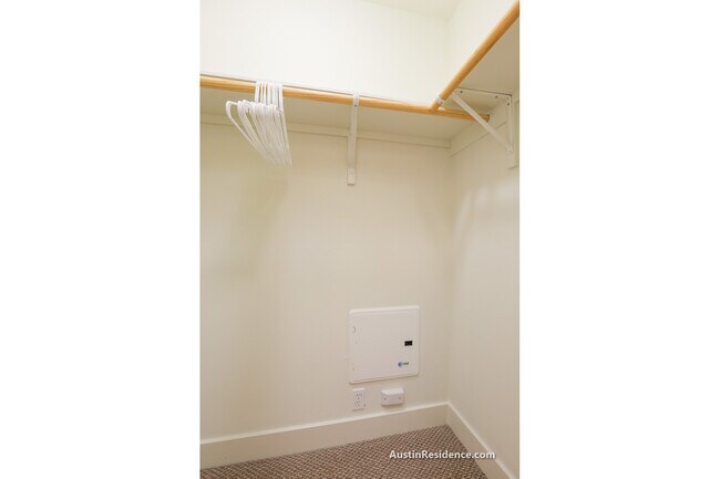 Building Photo - 711 32nd W St