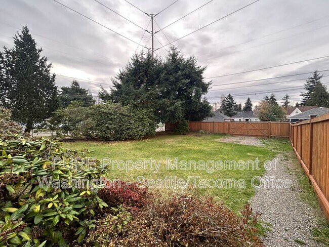 Building Photo - 3832 S Cushman Ave