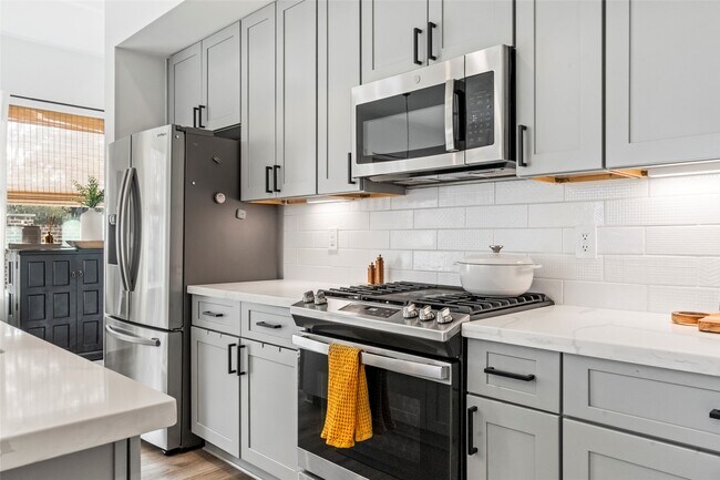 Building Photo - 5202 Pinemont Creek Ln