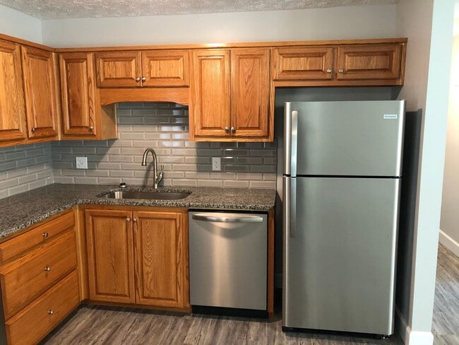 Building Photo - 3 bedroom/2 bath home