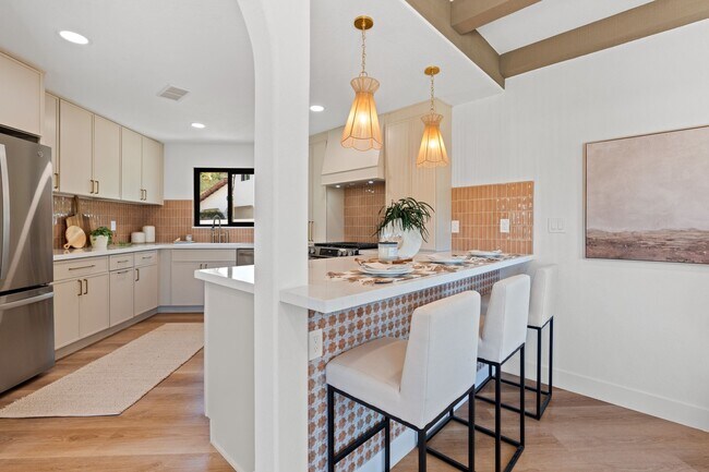 Building Photo - 6803 El Fuerte St