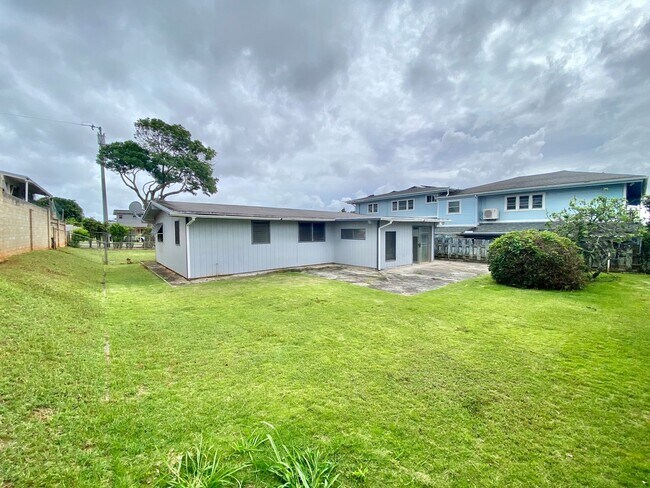 Building Photo - Recently Renovated 3 bed, 1.5 bath house i...