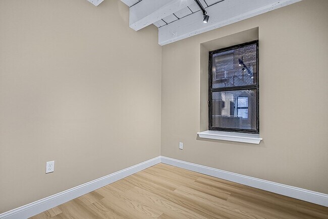 Building Photo - 67 Broad St