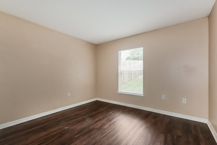 Building Photo - 703 Mountain Top Dr
