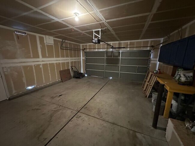 Building Photo - 7465 Hinton Dr