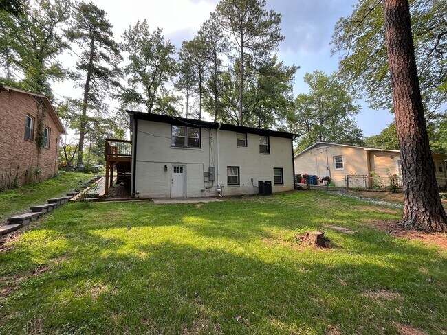 Building Photo - Modern 3BD, 2BA Near Downtown Durham with Assigned Off-Street Parking and Backyard