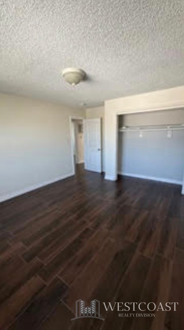 Building Photo - 1041 W Reeve St