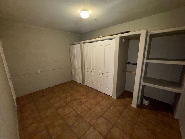 Building Photo - 2 Bedroom - 2 Bath - Garage - 940 Sq. Ft. Condo Tempe Town Lake Condos