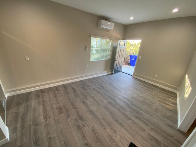 Building Photo - Newly Renovated! 4BD + Attached Studio