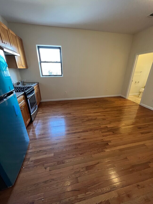 Primary Photo - 646 Broadway