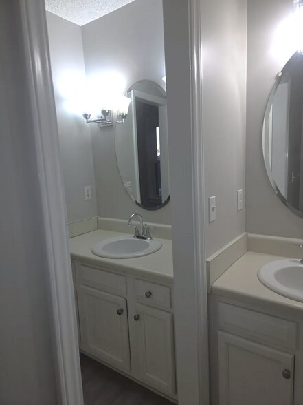 Building Photo - 2904 Bannf Ct