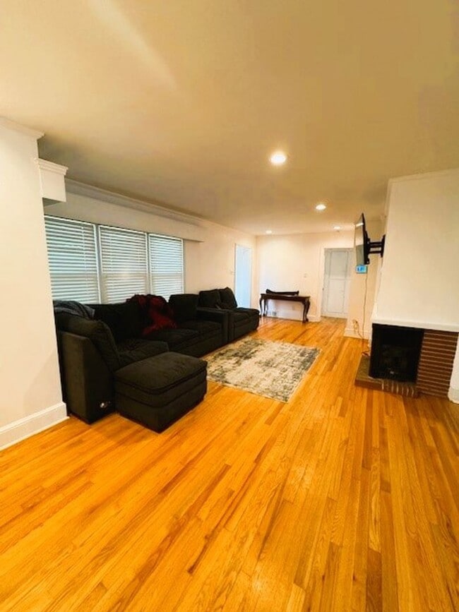 Building Photo - Coming Beginning of June!-Beautiful Home for Rent