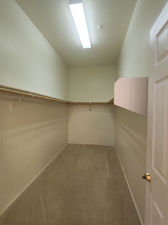 Building Photo - "Charming 3-Bed with 2 Full Baths and 2,162 Sq Ft of Comfort in Vistancia Village Peoria, AZ!"