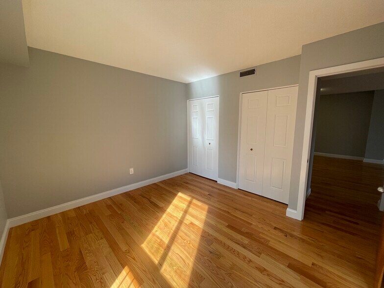 Building Photo - 1850 Beacon St