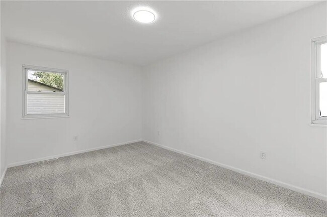 Building Photo - 804 S Montclaire Dr