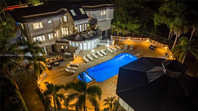 Building Photo - 2827 S Indian River Dr