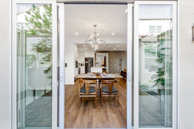 Building Photo - Thoughtfully Renovated 3 Bed, 2.5 Bath Sin...