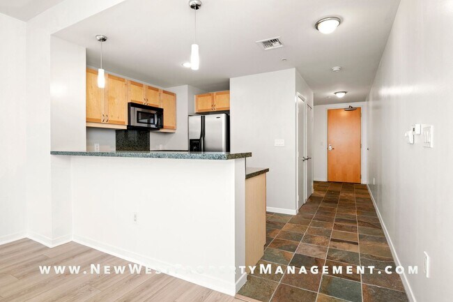 Building Photo - Spacious East Village Penthouse Studio at Metrome! Small Pet Ok! 1 Parking Space Included!